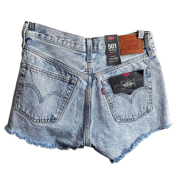 NWT LEVI'S 501 ORIGINAL FIT LIGHT WASH DISTRESSED BUTTON FLY DENIM JEANS SHORTS - Picture 2 of 7